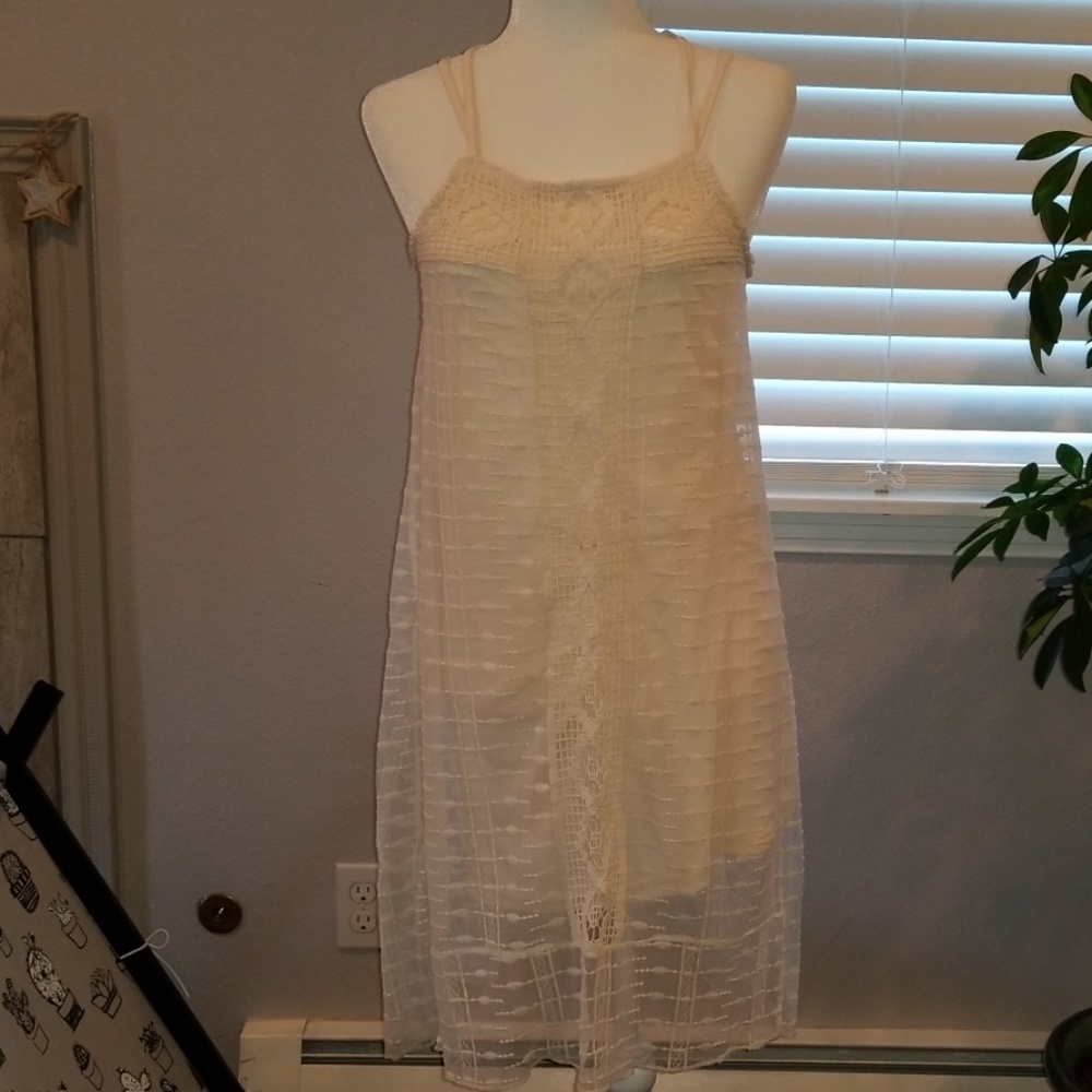 Wrangler, size M, cream dress with lace overlay